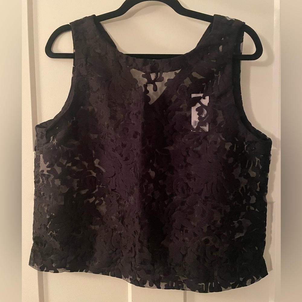 NWT Banana Republic Lace appliqué top-black